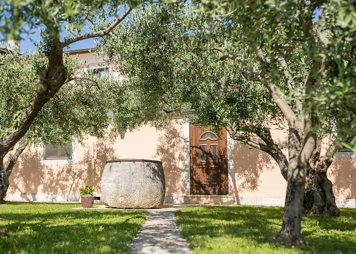 Maslina Bed & Breakfast 4*